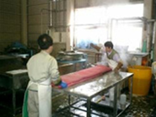 洗い終わったら､脱水槽に入れます